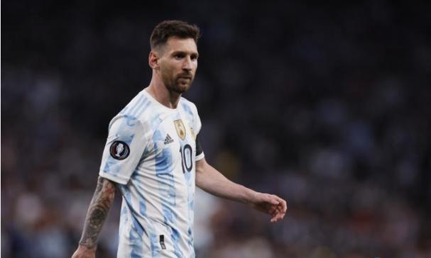 中国军舰正在南海干大事！头顶菲军巡逻机高速盘旋，久久不愿离开